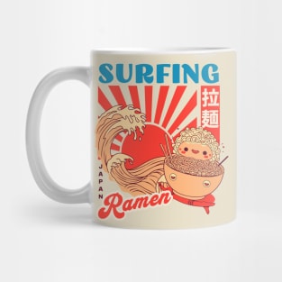 Surfing ramen retro grunge print tee Mug